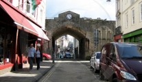 Caernarfon bridge clock