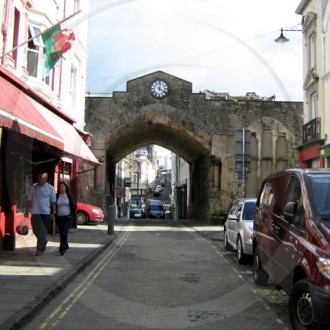 Caernarfon bridge clock